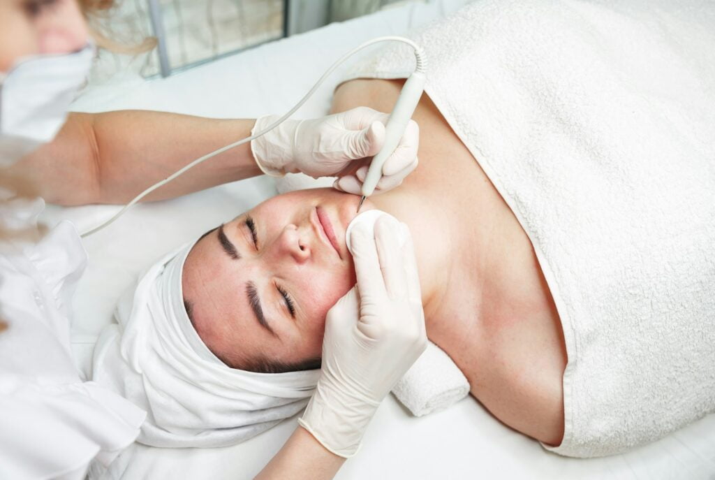 Cosmetologist makes the procedure treatment of couperose Skin cleaning